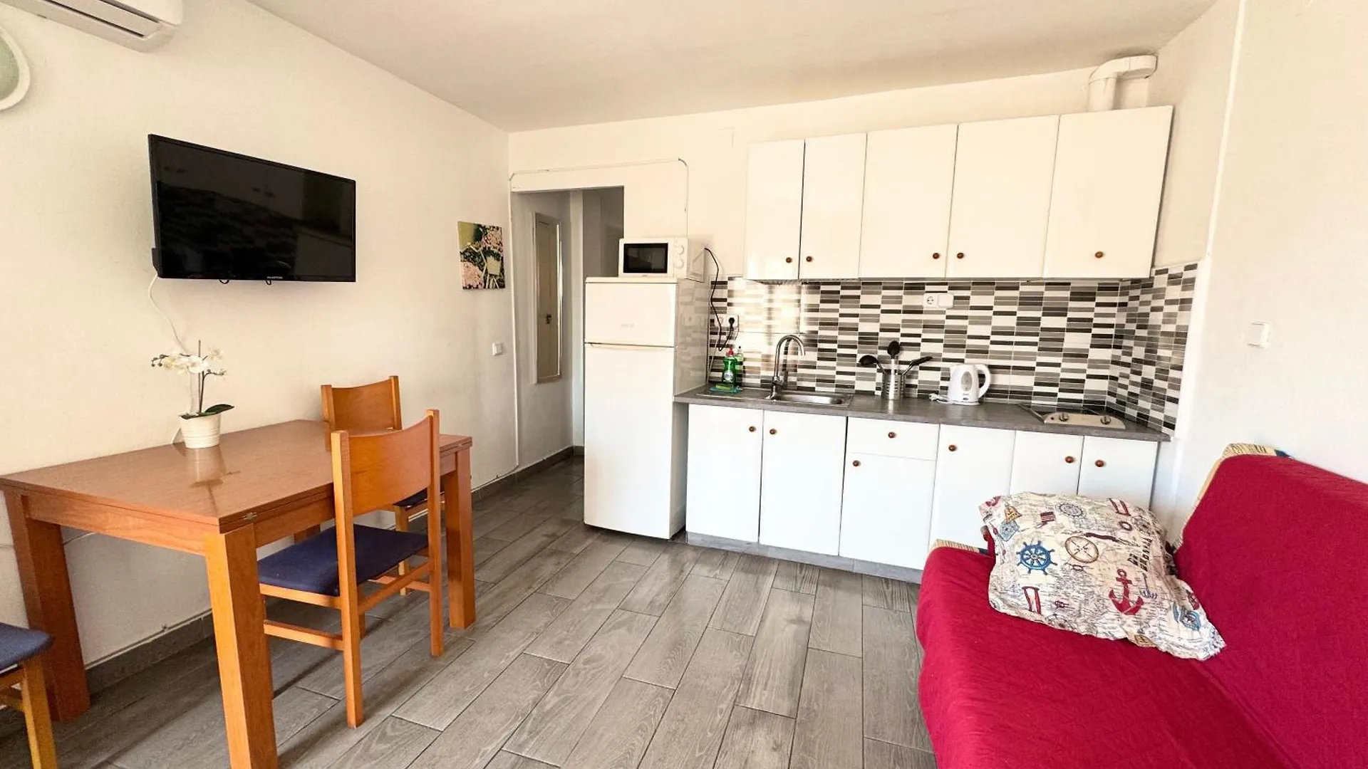 Apartsalou Bilbao 0*, Salou España